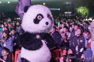 我校举行2021级学生开学典礼暨迎新晚会